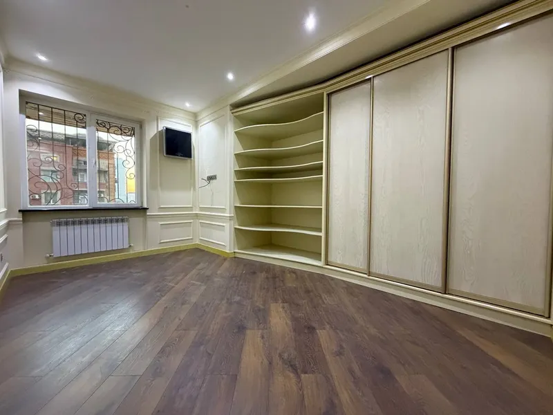 Yakkasaroyda 217 m² maydondagi 4 xonali kvartira sotiladi 6