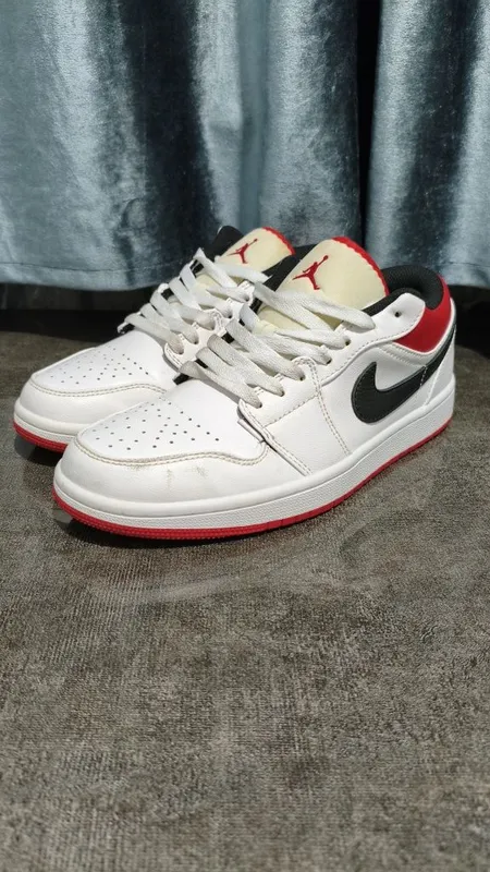 Оригинальные кроссовки Nike Air Jordan 1 — фото 2