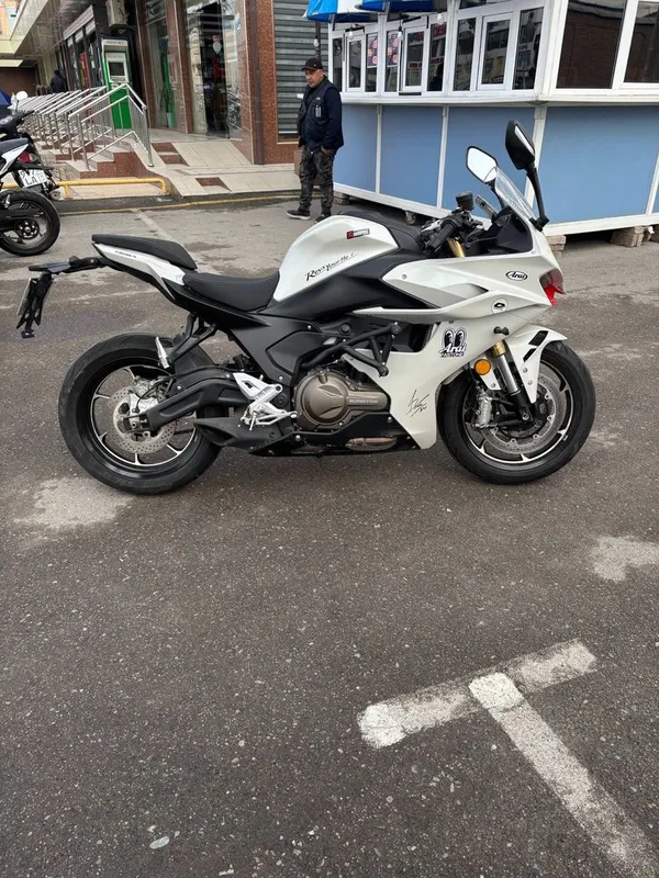 Мотоцикл QJ MOTO 550 Kub 1 Мотоцикл QJ MOTO 550 Kub 1