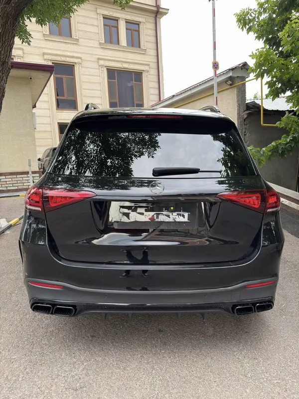 Mercedes GLE SUV — фото 1