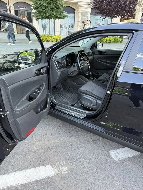 HYUNDAI TUCSON Black Piano Автомобиль — фото 4