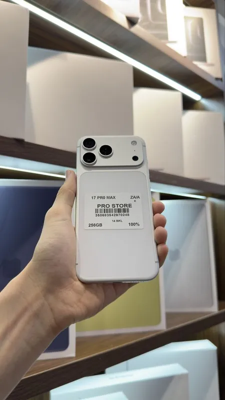 iphone 17 pro max naxtka 1