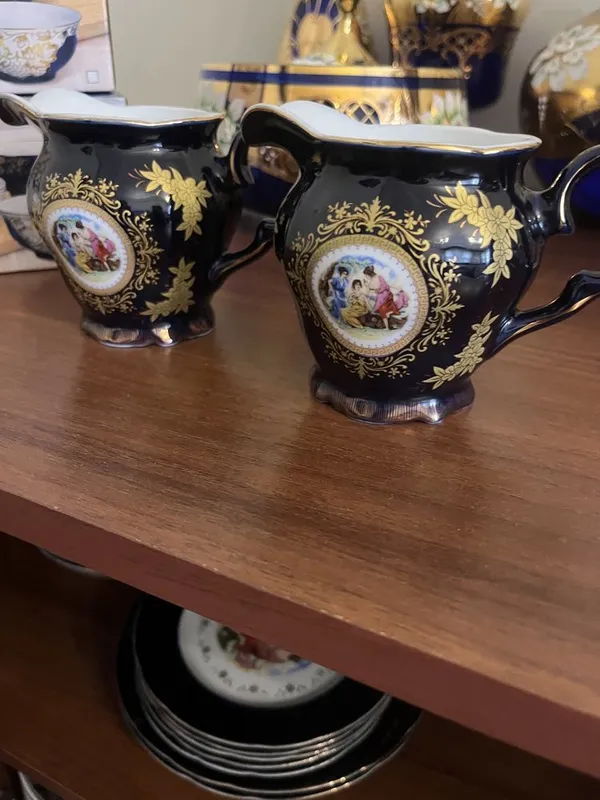 продаются пиалушки маленькие Мадонна и 2 соусницы абсолютно новые в ко