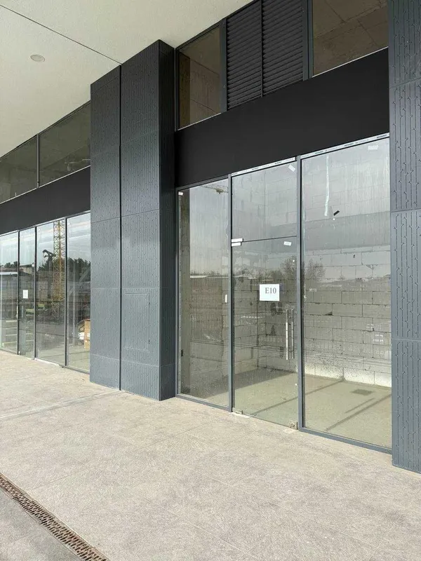 Продается магазин в Seoul Mun 23м2+11м2 терасса