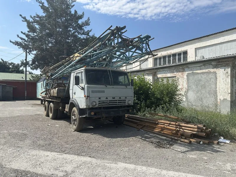 Burovoy БА15 sotiladi. Jihozlangan vagon, 370 metr shtanga komplekt