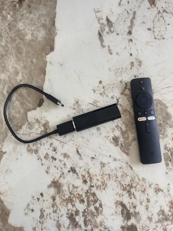 Медиаплеер Xiaomi Mi TV Stick вместе с пультом 2 Медиаплеер Xiaomi Mi TV Stick вместе с пультом 2