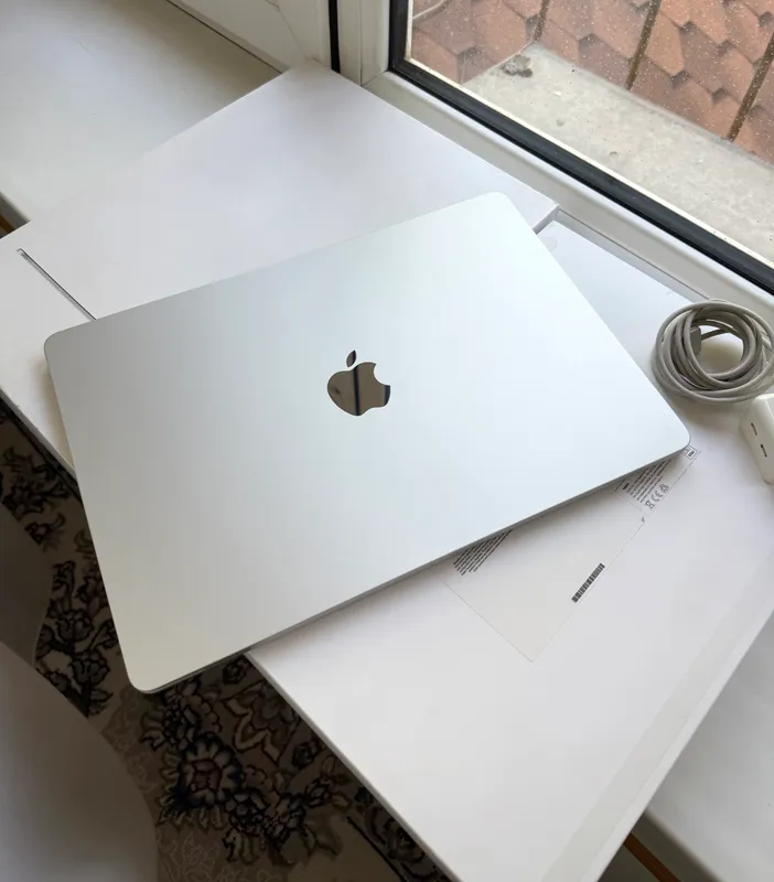 MacBook Air M2 15-inch 8/512GB Silver 2 MacBook Air M2 15-inch 8/512GB Silver 2