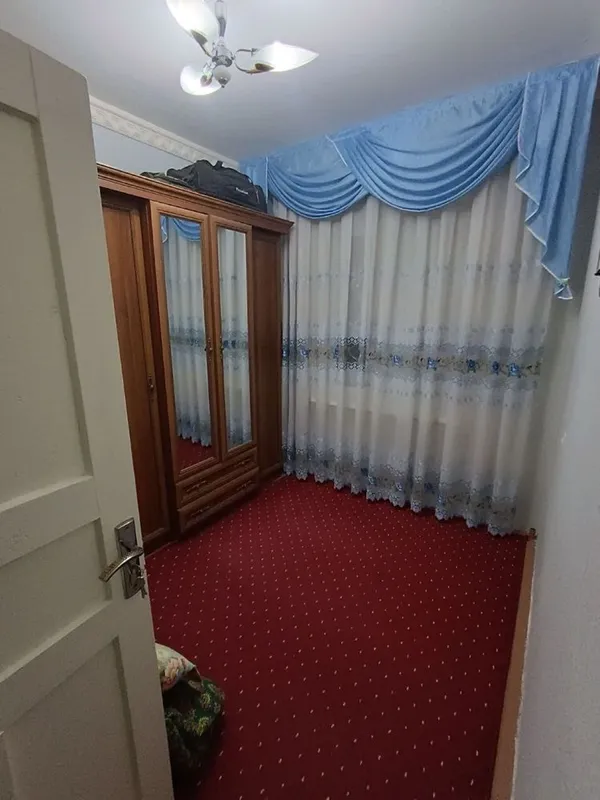 Dom Kvartira sotiladi Termez Akbar oshxona 4 etajli domni,4 chi qavati 5
