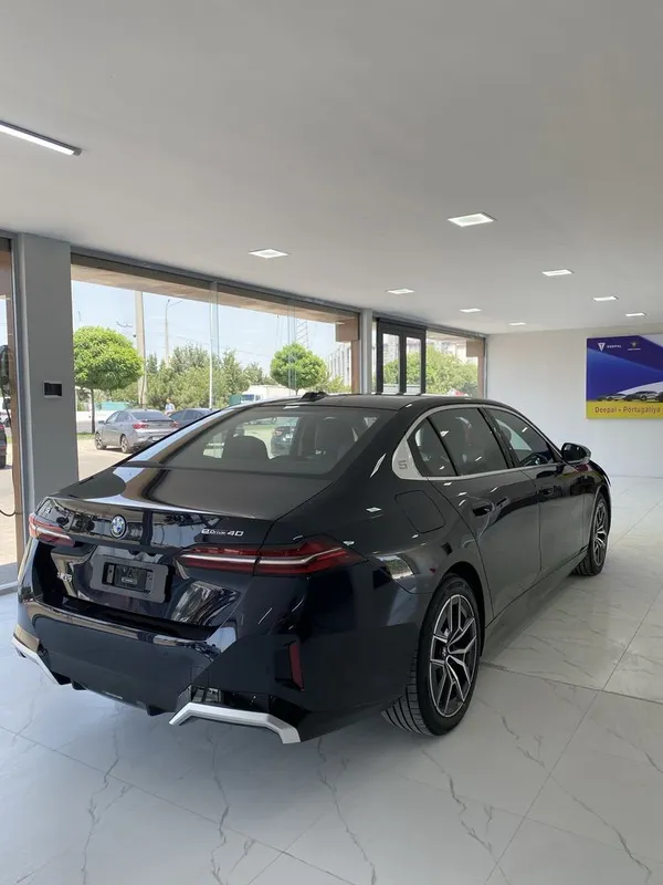 BMW i5 40LM Sport — фото 3