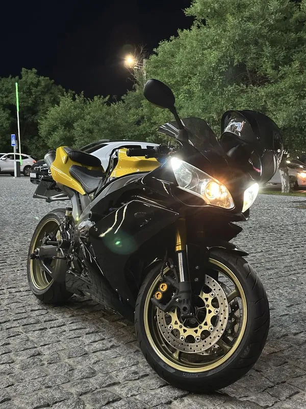 YAMAHA R1 2007yil karbon detala bor