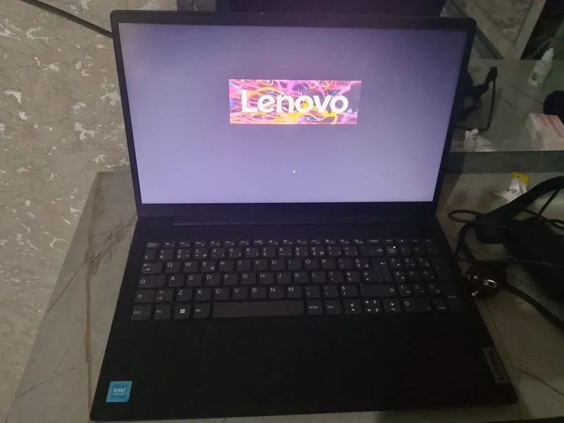Noutbu. Lenovo