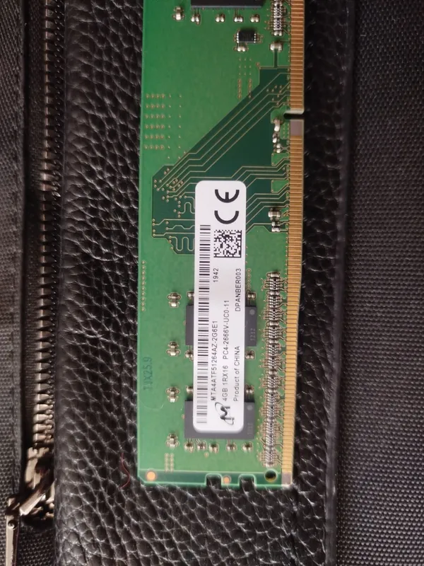 DDR4 4GB Оперативная память 1 DDR4 4GB Оперативная память 1