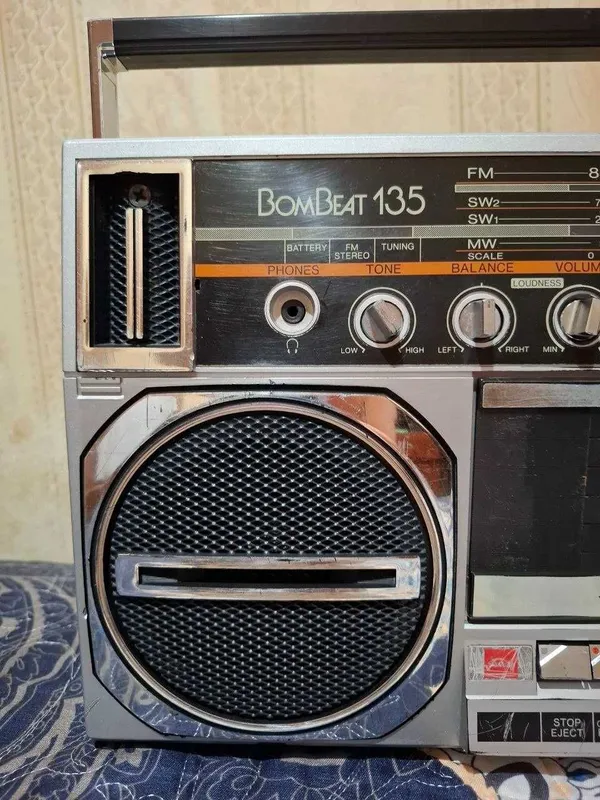 Магнитола Toshiba BomBeat RT-135S 6