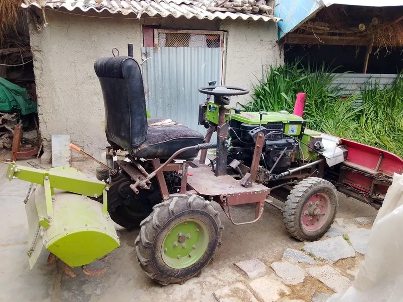 Zubr mototraktor obmen yòq
