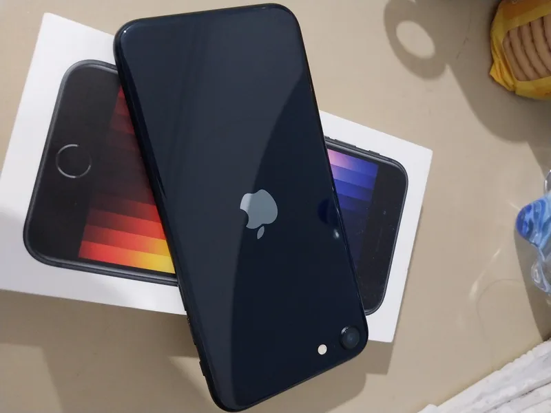 Iphone SE 3 сотилади 1