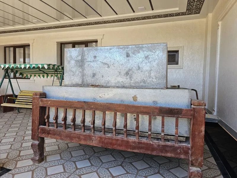 Shkaf, 2ta muzlatgichlar ,divan, deraza va eshiklar, 2ta katta bochka 7 Shkaf, 2ta muzlatgichlar ,divan, deraza va eshiklar, 2ta katta bochka 7