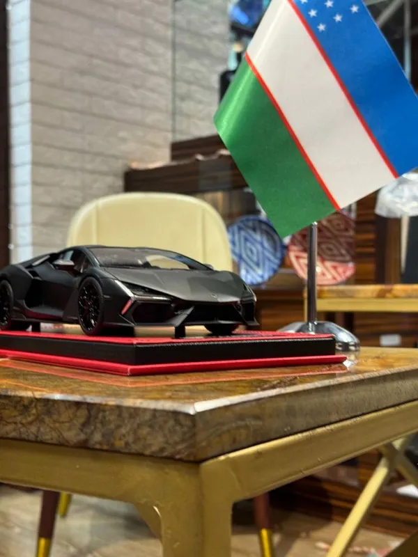 1:18 o‘lchamdagi kolleksion Lamborghini modeli 3