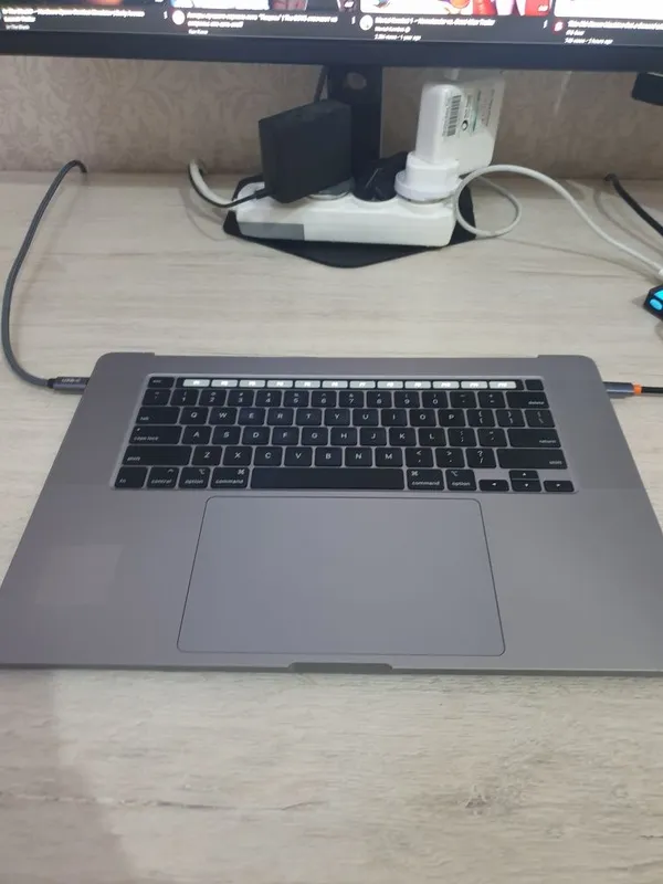 Macbook pro 16 2019 + 2k display — фото 1