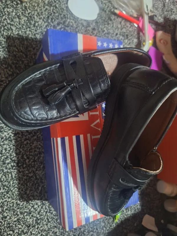 Tufli sifati zoʻr kiyilmagan. 2 Tufli sifati zoʻr kiyilmagan. 2