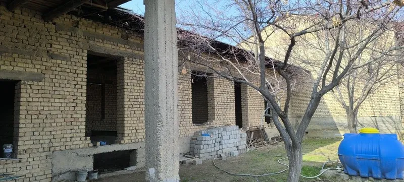 Qurilishi bitmagan hovli sotiladi — фото 1