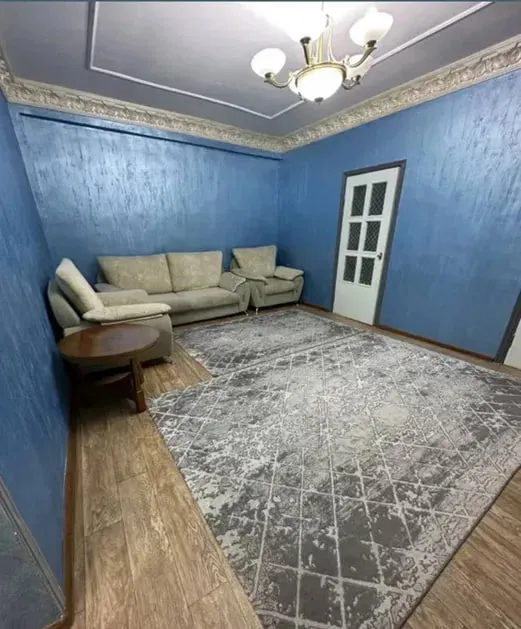 Bobur ko‘chasida 3 xonali kvartira sotiladi 4