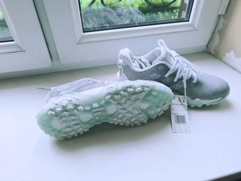 Фирменные кженские россовки Adidas 39 разм Фирменные кженские россовки Adidas 39 разм
