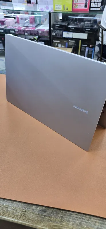 Samsung Galaxy Book5 (Model: NP750XHD)