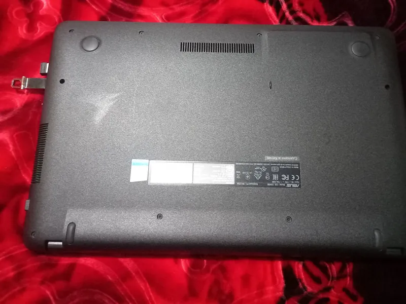 Noutbuk asus vivobuk bir qul ishlatilgan holati zor 4 Noutbuk asus vivobuk bir qul ishlatilgan holati zor 4