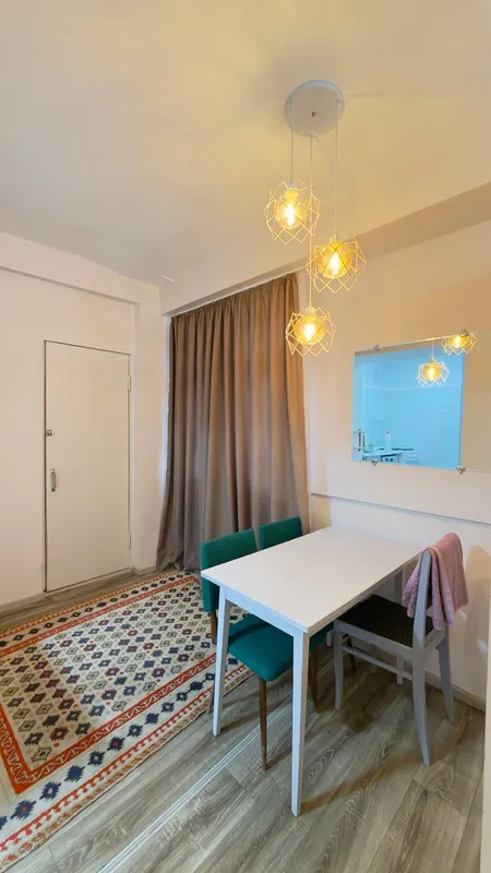Продам квартиру на Ц-1 Бибигон 1/3/4, кирпич 43 м²