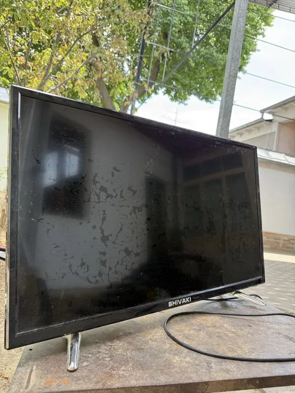 Shiwaki televizor ekrani ketgan.