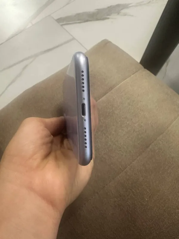 iPhone 11, аккумулятор 75%, память 64, Face ID не работает 4