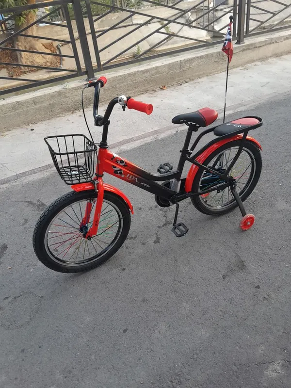 Velosiped yangi sotiladi