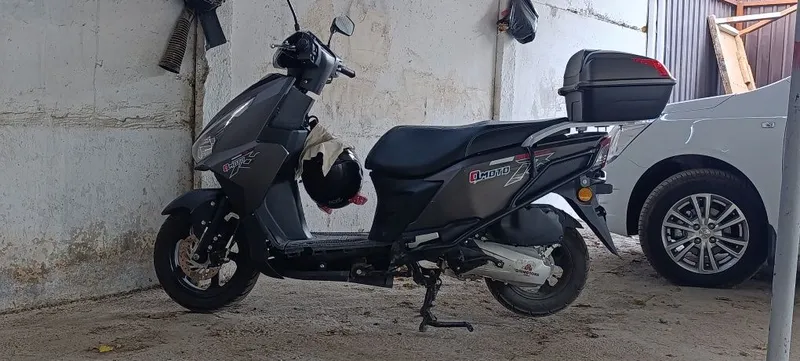 Продаю скутер объем 150 кубовый 1