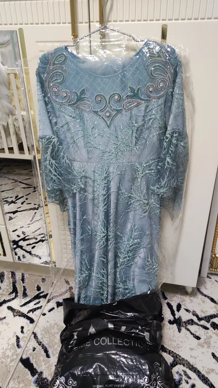 Oqshom libosi sotiladi