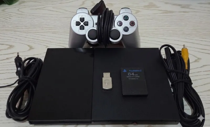 PlavStation 2 Slim [SСPH-90004) + флешка с играми