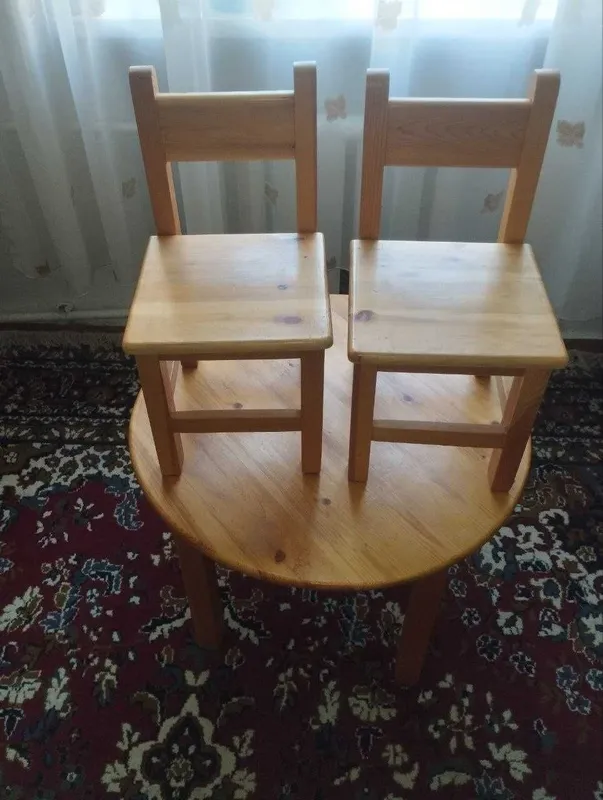 Продам детский стол и 2 стула