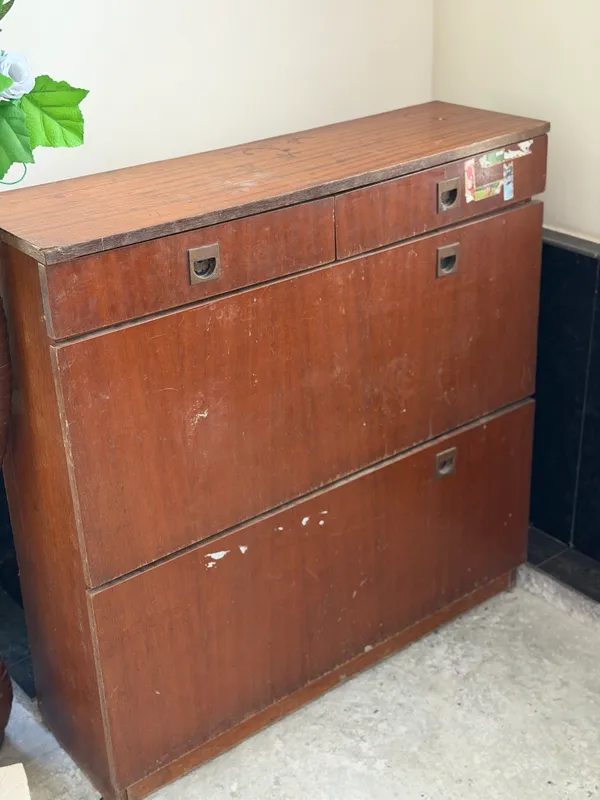 Oyoq kiyim uchun javon Holati yaxshi Narxi 350.000 2