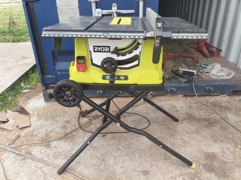 Распиловочный станок Ryobi 1800-EF б/у
