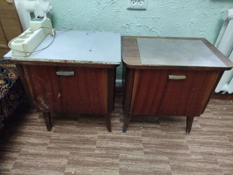 Кровать, тумбочки, стол письменный 2