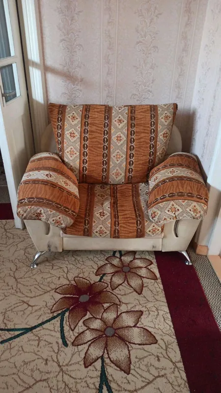 Divan, 2 ta kreslo, 1 ta sandiq 2 Divan, 2 ta kreslo, 1 ta sandiq 2