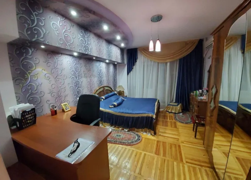 М Космонавтов Цум 3-комнатная 125кв 3