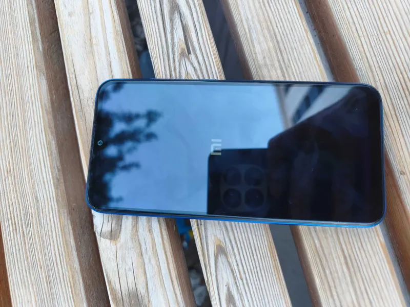 Телефон Mi Play 4.64 gb можно на запчасти 1 Телефон Mi Play 4.64 gb можно на запчасти 1