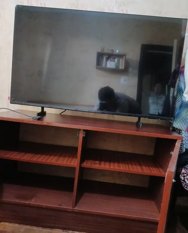 Продам б/у тумбу под телевизор 4 Продам б/у тумбу под телевизор 4