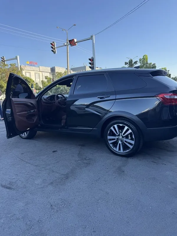 Lada Vesta SW CROSS 2018 год, двигатель 1.8 3 Lada Vesta SW CROSS 2018 год, двигатель 1.8 3