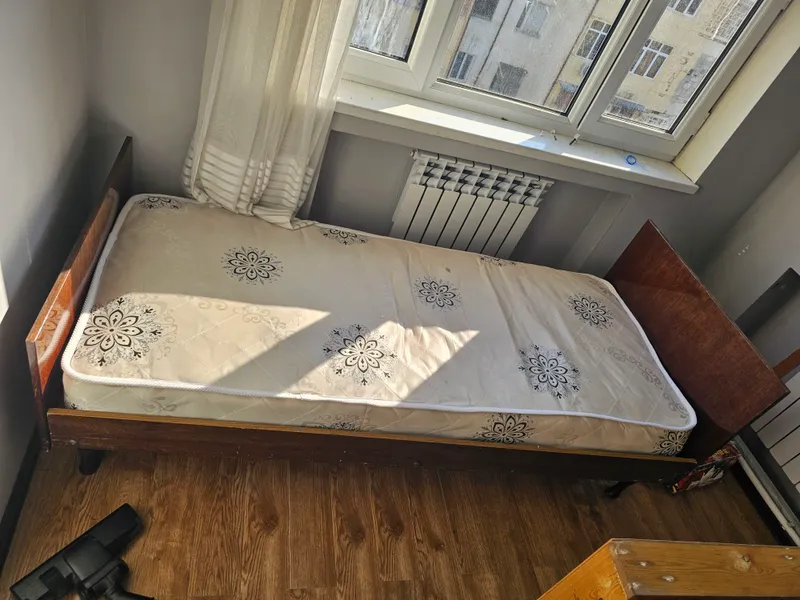 Spalniy sotiladi. Matrasi yangidek. 3 Spalniy sotiladi. Matrasi yangidek. 3