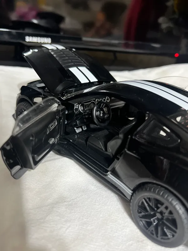 Коллекционные модели Mustang Pagani Huayra Mercede 9