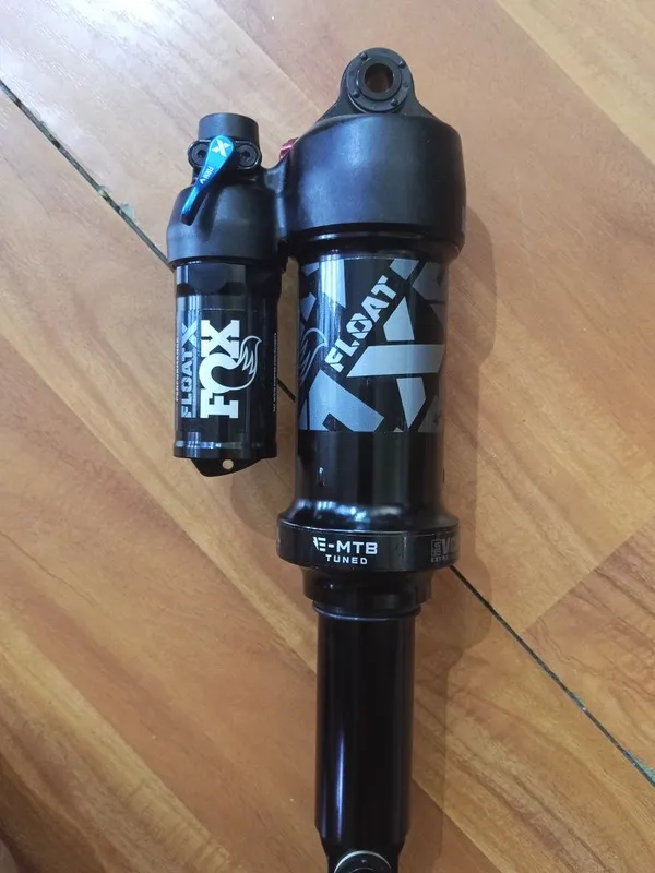 Продам новый задний амортизатор fox float performance elite 2
