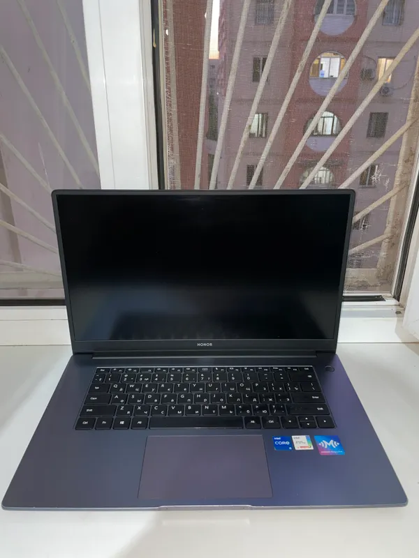 Honor MagicBook 15 / i5-1135G7 / 16 GB / SSD 512 GB 1 Honor MagicBook 15 / i5-1135G7 / 16 GB / SSD 512 GB 1