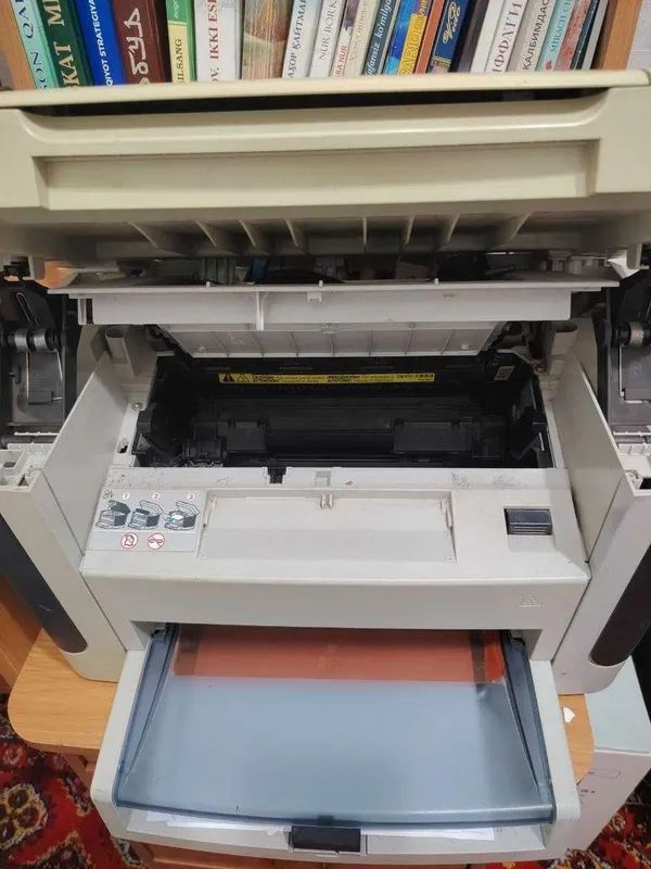 Многофункциональный принтер HP LaserJet M1120 MFP в хорошем состоянии 2