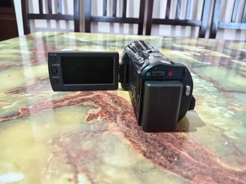Видеокамера Panasonic SDR-S50 — фото 2